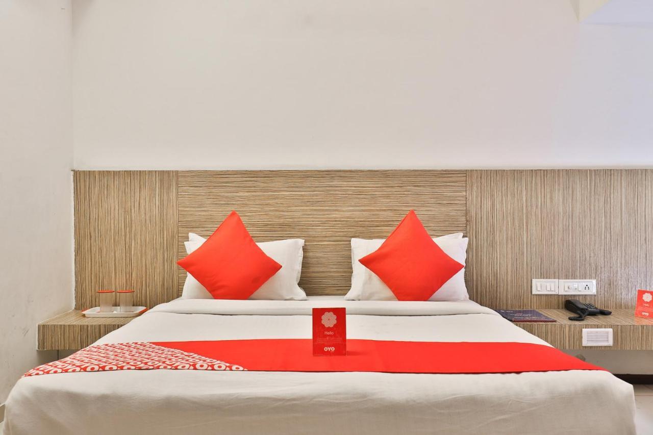 Oyo 8758 Hotel Swagatam Ахмедабад Экстерьер фото