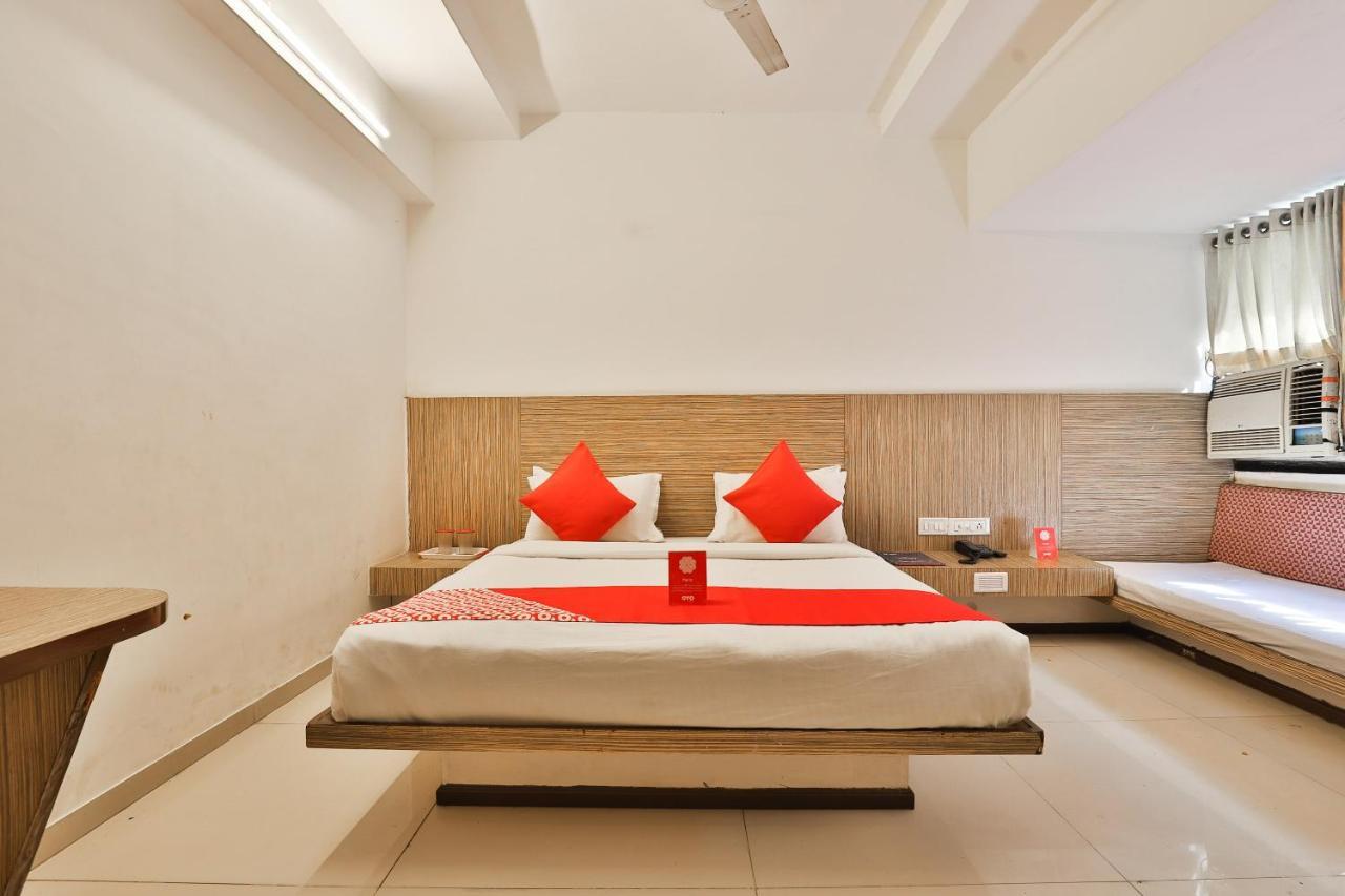 Oyo 8758 Hotel Swagatam Ахмедабад Экстерьер фото