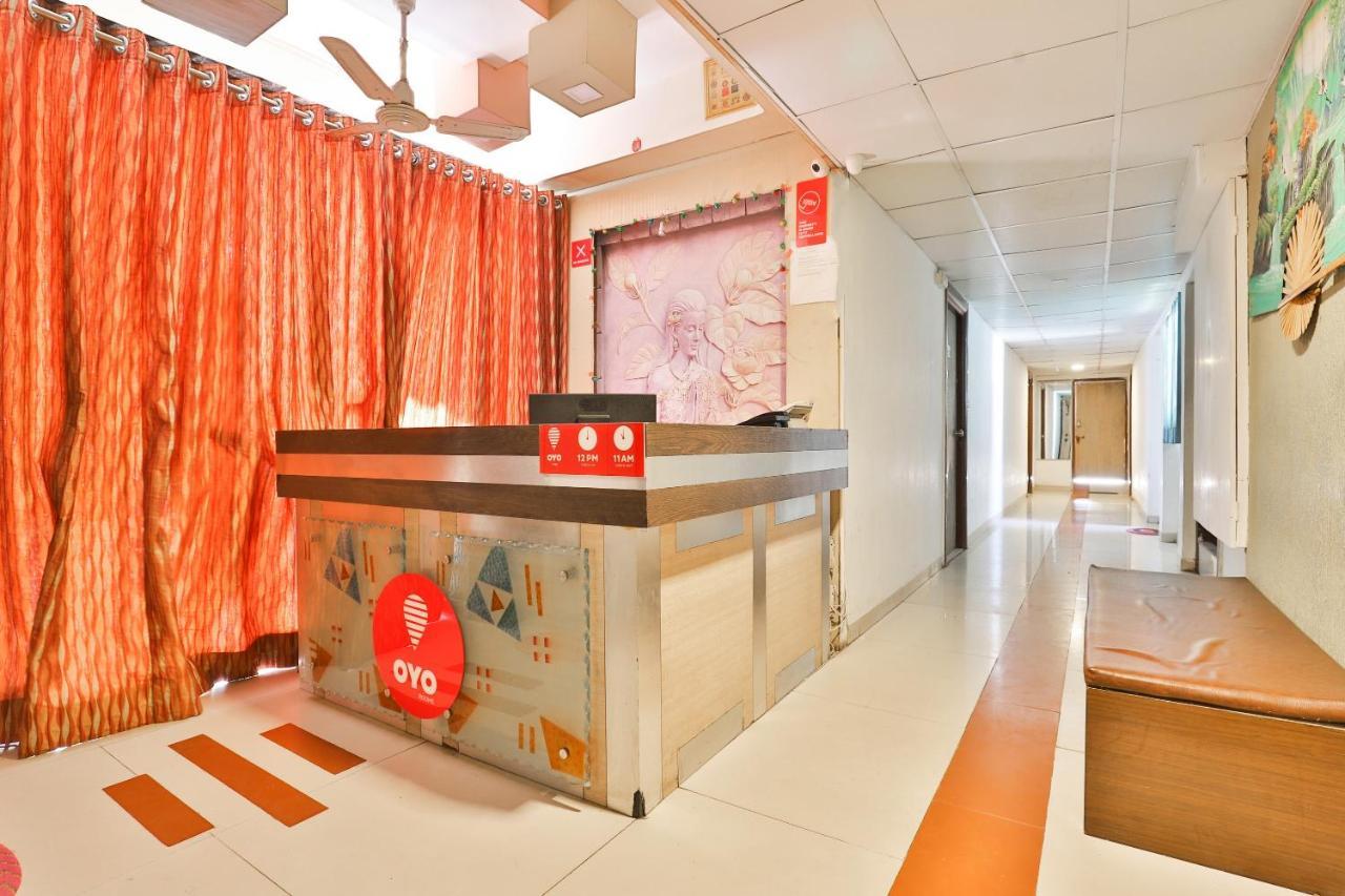 Oyo 8758 Hotel Swagatam Ахмедабад Экстерьер фото