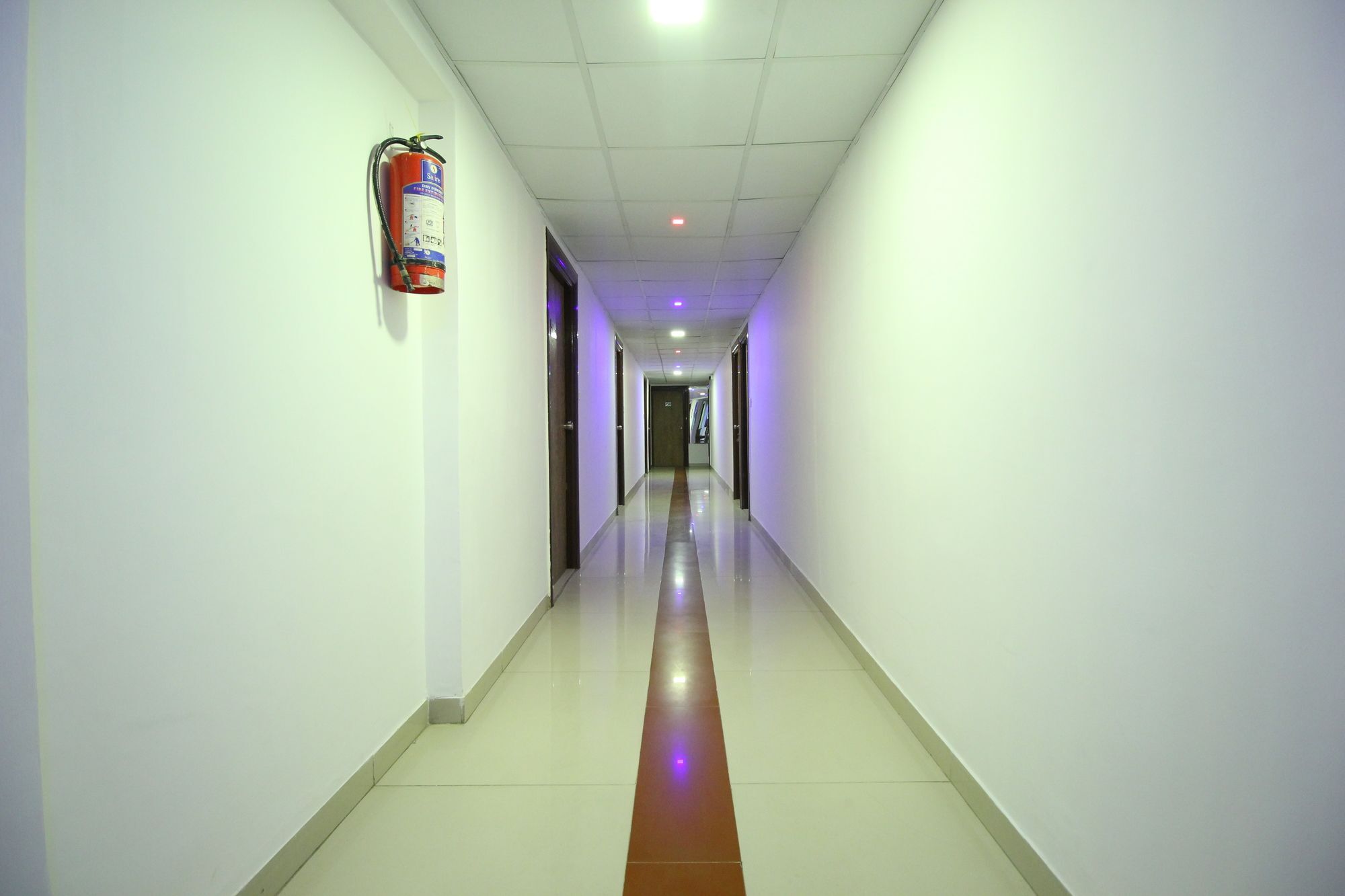 Oyo 8758 Hotel Swagatam Ахмедабад Экстерьер фото