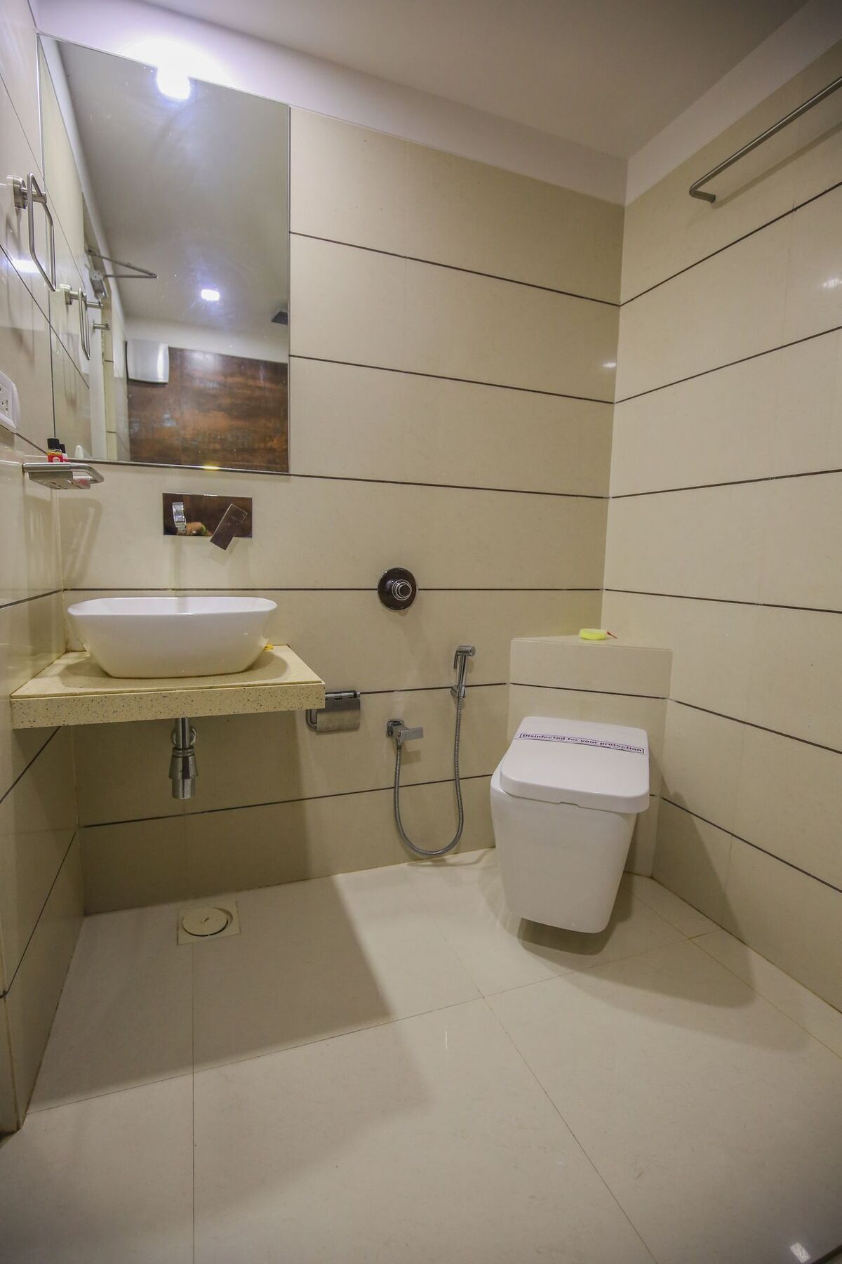 Oyo 8758 Hotel Swagatam Ахмедабад Экстерьер фото