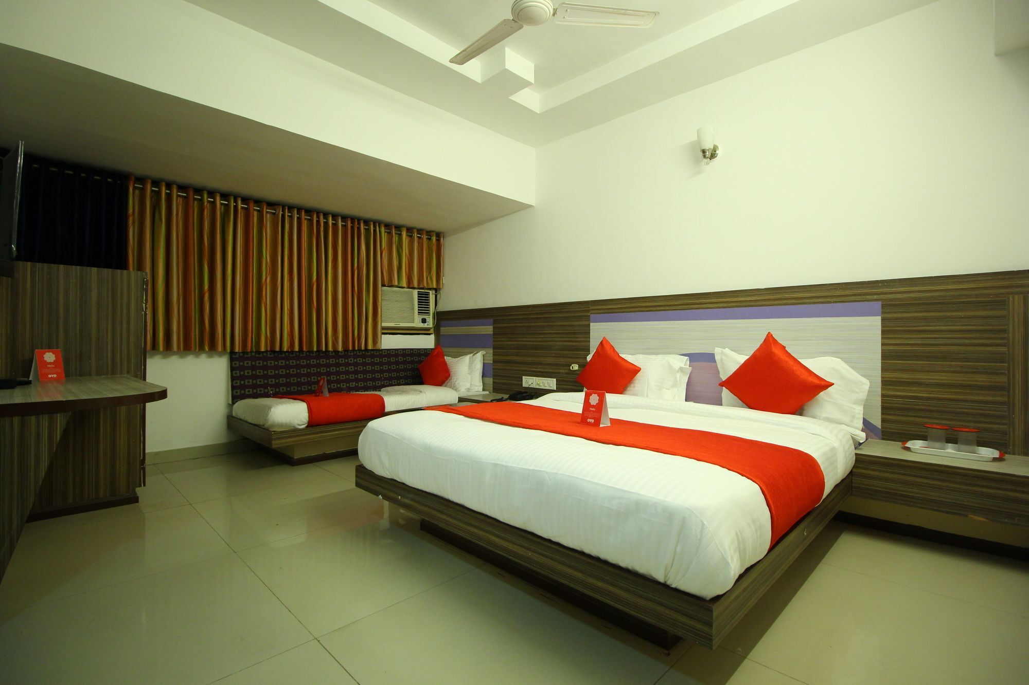 Oyo 8758 Hotel Swagatam Ахмедабад Экстерьер фото